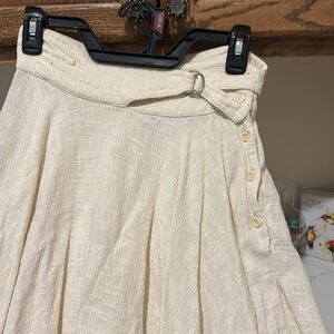 Beautiful, flowy skirt in ivory, sz S; 100% cotton. EUC